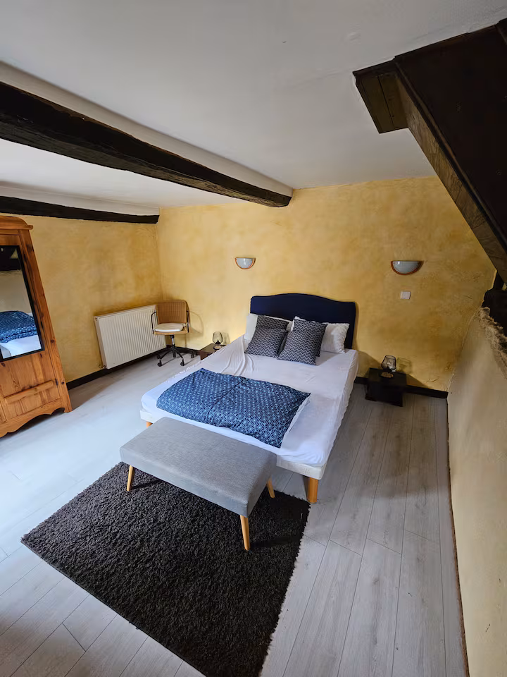 Première chambre avec lit double - Gîte Le Pommier